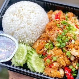 ข้าวไก่ทอดคั่วพริกเกลือ [EM]