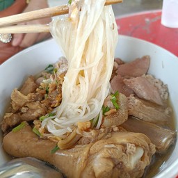 ร้านก๋วยเตี๋ยวมาลองดูว์..ทุ่งแล้ง -
