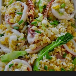 ข้าวผัดหมึก