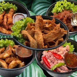 ข้าวเหนียวหมูทอด(สวนไผ่) ลาดพร้าว1
