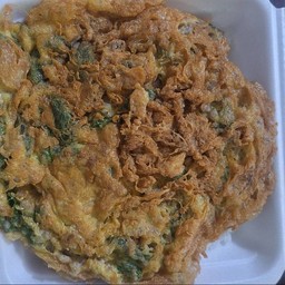 ข้าวไข่เจียวหมูสับใบกะเพรา