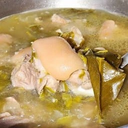 ต้มขาหมูใบชะมวง