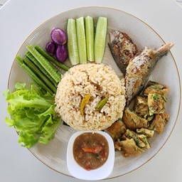 ข้าวผัดน้ำพริกปลาทู+ไข่ทอดชะอม