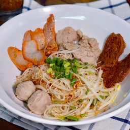 เส้นหมี่ยำแห้ง