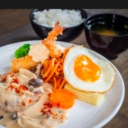 (304) สเต็กแฮมเบิร์กราดซอสครีมเห็ด Hamburg Steak Cream Mushroom Sauce
