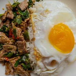 ข้าวกระเพราเนื้อ+ไข่