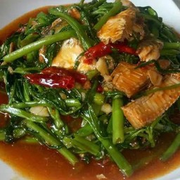 ข้าวหอมผักบุ้งปลากระป๋อง