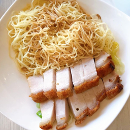 บะหมี่แห้งหมูกรอบ 干拌脆皮猪肉面 Crispy Pork & Tossed Noodle
