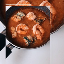 แกงส้มกุ้งไข่ขาวชะอม ไร้น้ำมัน 215 KCAL