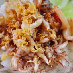 ข้าวหมึกทอดกระเทียม+ไข่