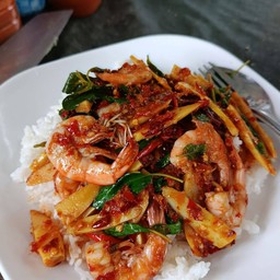 พริกแกงกุ้งหน่อไม้สด