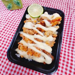 ข้าวไก่กรอบซอสตรีมมะนาว