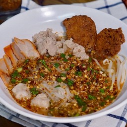 เส้นเล็กต้มยำ