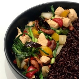 ผัดเม็ดมะม่วงอกไก่ลีน ไร้น้ำมัน 235 KCAL