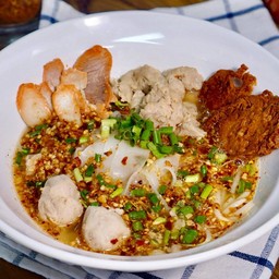 เส้นใหญ่ต้มยำ