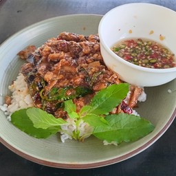 กระเพราปลากระป๋องราดข้าว + ไข่ดาว