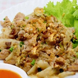 ก๋วยเตี๋ยวคั่วไก่ชิ้น