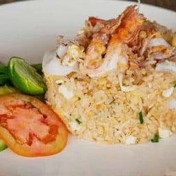 ข้าวผัดรวมมิตรทะเล
