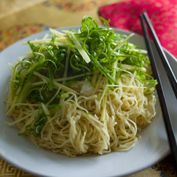 บะหมี่แห้งขิงกับต้นหอม 干拌姜丝汤面 Ginger & Spring Onion with Tossed Noodles
