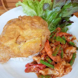ข้าวพริกแกงทะเล+ไข่
