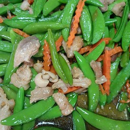 ผัดถั่วลันเตาใส่หมู