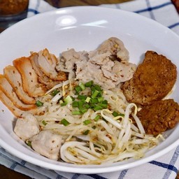 เส้นเล็กยำแห้ง