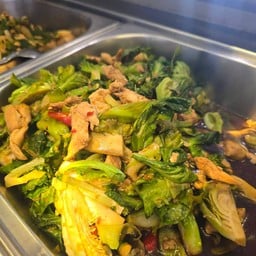 ผัดแขนงอกไก่