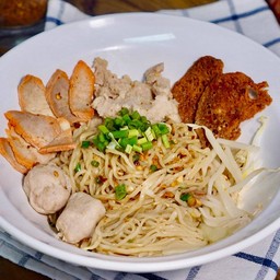 บะหมี่ยำแห้ง