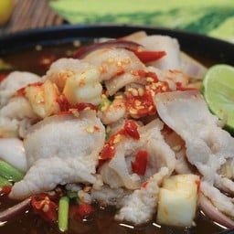 ยำหมูสามชั้นสไลด์