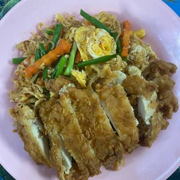 ผัดมาม่าไก่กรอบ
