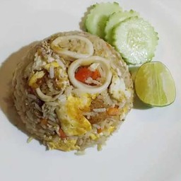 ข้าวผัดปลาหมึก