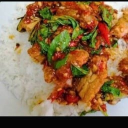 ข้าวกระเพราไก่กรอบ