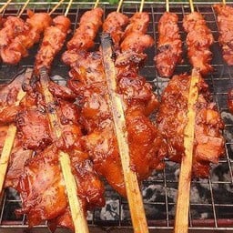 ร้านลูกชิ้นทอด-ปิ้ง Byน้ำตาล