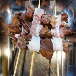 เบคอนพันเห็ดหูหนูดำ