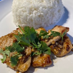 ข้าวหมูทอดกระเทียม