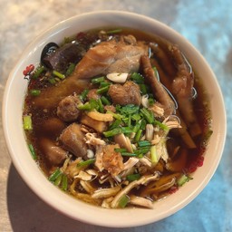 ก๋วยเตี๋ยวไก่ตุ๋น พิเศษ