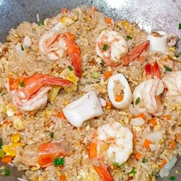 ข้าวผัดหมึกกุ้ง