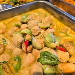 แกงเขียวหวานลูกชิ้นปลากรายน้ำเต้าหู้