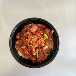 ข้าวหมูทอดหมักน้ำปลาผัดกระเทียม