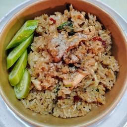 กระเพาไก่ข้าวคลุก