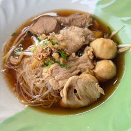 ก๋วยเตี๋ยวหมูน้ำแดง