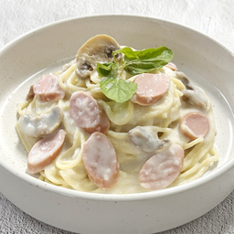 สปาเก็ตตี้ครีมซอสเห็ดไส้กรอก