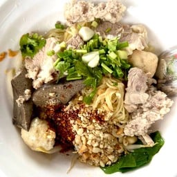 ตำลึงก๋วยเตี๋ยวต้มยำโบราณ/ข้าวมันไก่สิงคโปร์