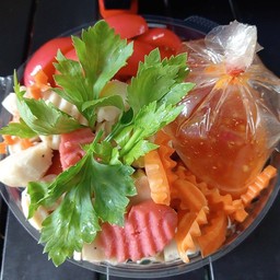 ยำรวมลูกชิ้น