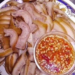 หัวหมูพะโล้ (โลบะ) 300 กรัม ชอบส่วนไหนแจ้งแม่ค้าได้จ้า