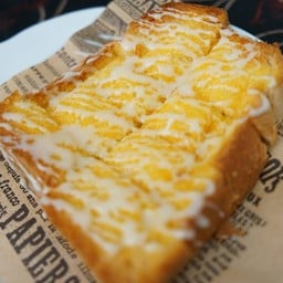 ขนมปังปิ้งเนยนม