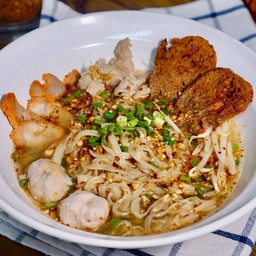 บะหมี่เส้นแบน ต้มยำ