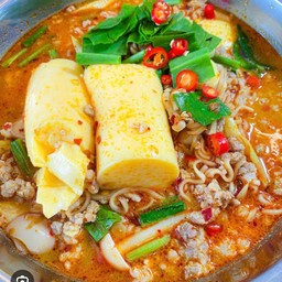 มาม่าต้มยำหมูสับเต้าหู้ไข่น้ำข้น