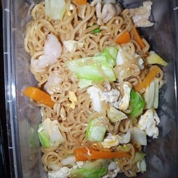 ผัดมาม่าไก่+ผัดมาม่าหมู