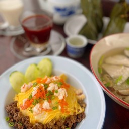 ข้าวไข่ข้นกุ้งหมูซีอิ้ว